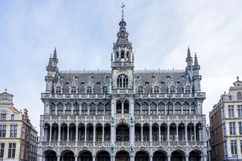 Grand Place em Bruxelas, Bélgica, arquitetura gótica e barroca, Hôtel de Ville (Câmara Municipal).