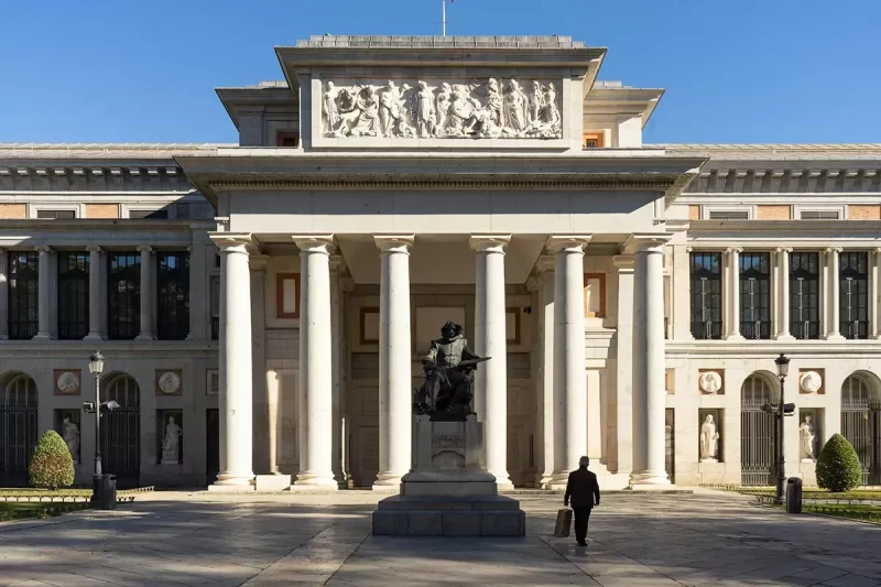 Museu do Prado: Fachada Principal e Estátua de Goya